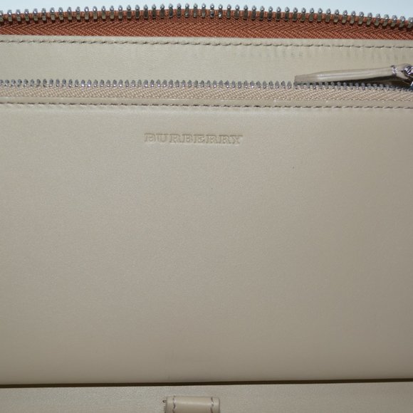 NWT BURBERRY RENFREW ZIP AROUND WALLET - Picture 5 of 7